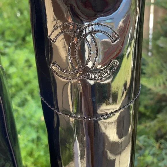 SOLD!!!! Authentic Chanel Interlocking CC Patent Leather Boots Size 37 C - Picture 7 of 15